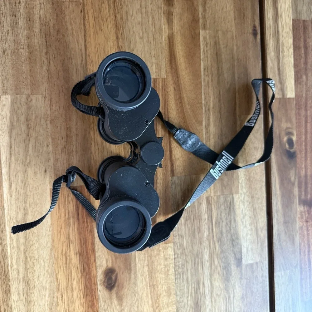 Bushnell Instafocus Field of View 7X35 420 ft @ 1000 yds Binoculars With Case
